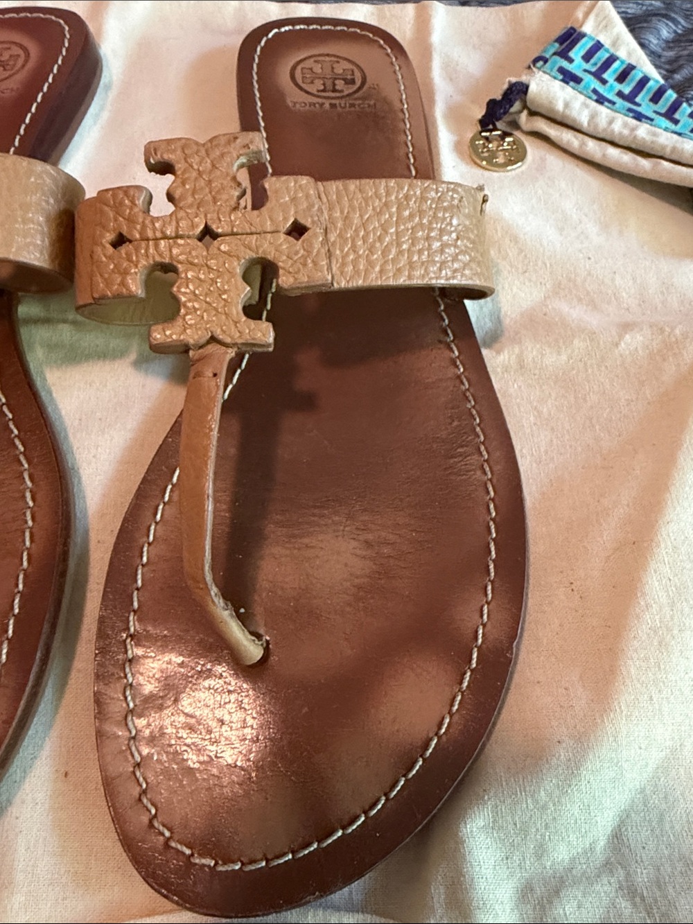 Tory Burch Tan Leather Logo Thong Sandals Size 10.5 w/ dust bag - Picture 3 of 7